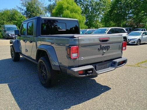 2022 Jeep Gladiator Sport