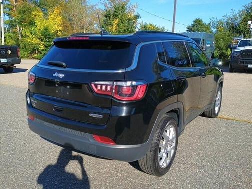 2022 Jeep Compass Latitude Lux