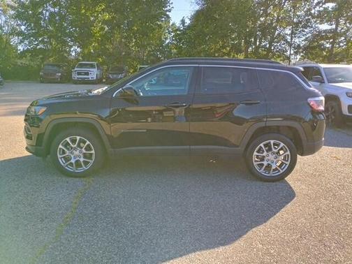 2022 Jeep Compass Latitude Lux