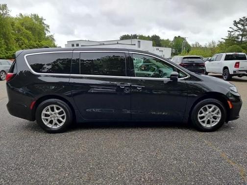 2023 Chrysler Pacifica Touring-L