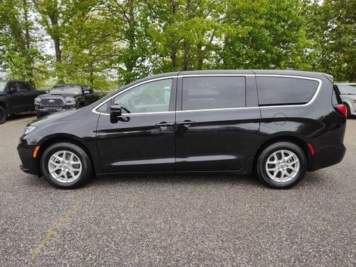 2023 Chrysler Pacifica Touring-L