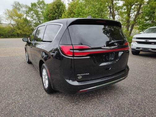 2023 Chrysler Pacifica Touring-L