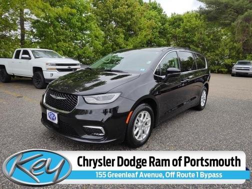 2023 Chrysler Pacifica Touring-L