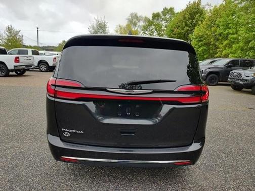 2023 Chrysler Pacifica Touring-L