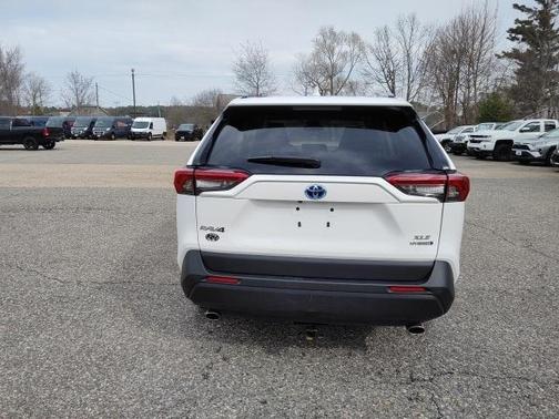 2022 Toyota RAV4 Hybrid XLE