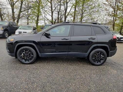 2023 Jeep Cherokee Altitude Lux