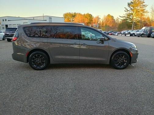 2022 Chrysler Pacifica Touring-L