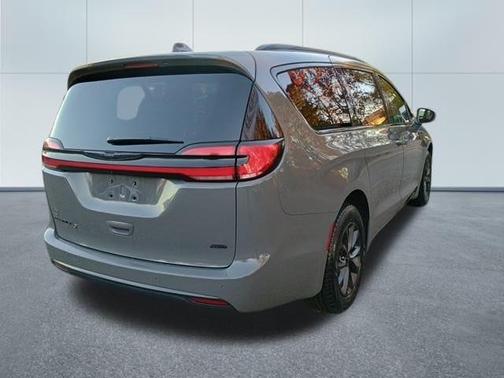 2022 Chrysler Pacifica Touring-L