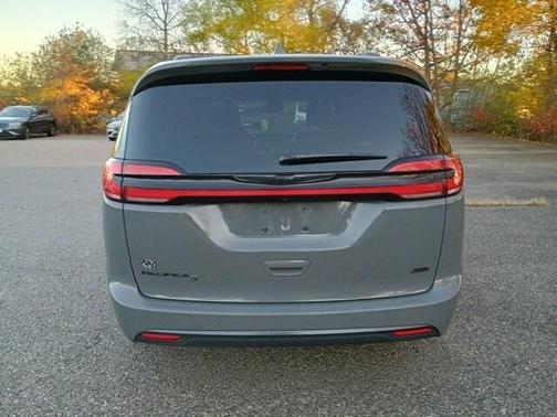 2022 Chrysler Pacifica Touring-L