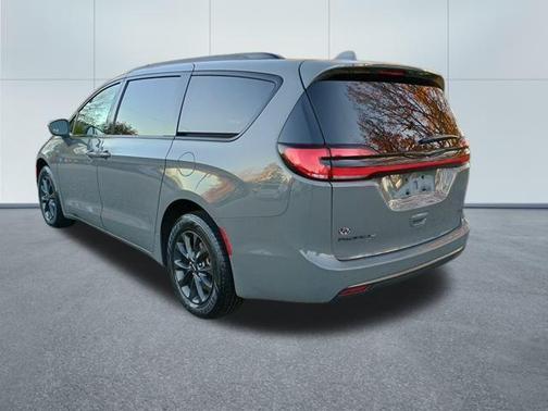 2022 Chrysler Pacifica Touring-L