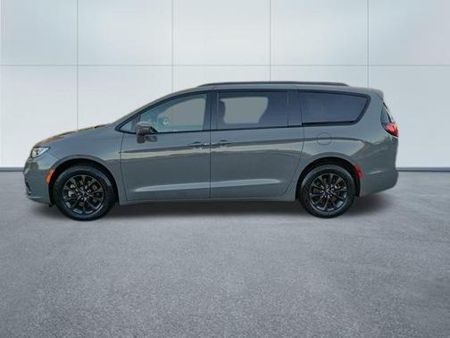 2022 Chrysler Pacifica Touring-L