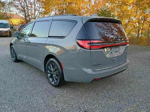 2022 Chrysler Pacifica Touring-L