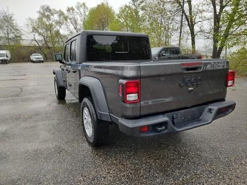 2023 Jeep Gladiator Sport