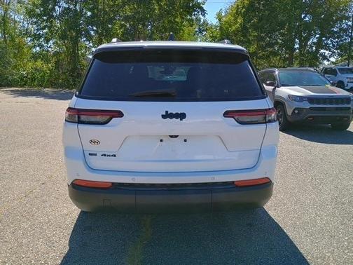 2022 Jeep Grand Cherokee L Laredo
