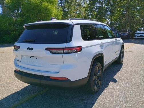 2022 Jeep Grand Cherokee L Laredo