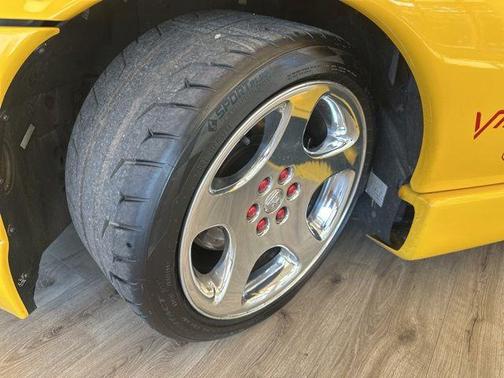 Viper Race Yellow Clearcoat 2001 Dodge Viper RT-10