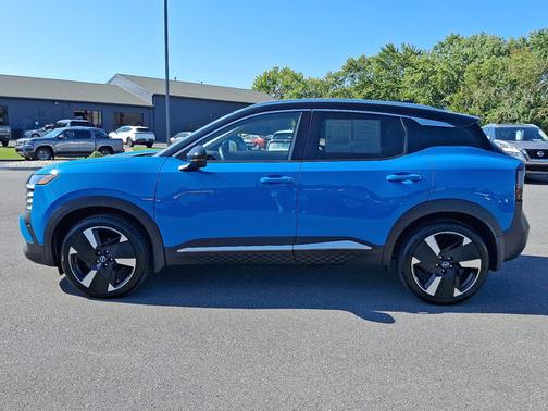 2025 Nissan Kicks SR