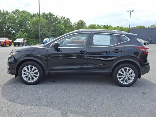 2022 Nissan Rogue Sport SV