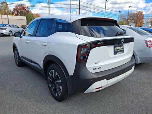 2025 Nissan Kicks SV