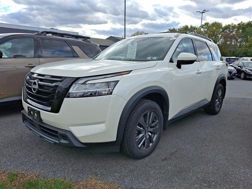 2022 Nissan Pathfinder SV