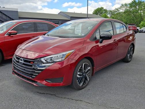 Scarlet Ember 2025 Nissan Versa 1.6 SR