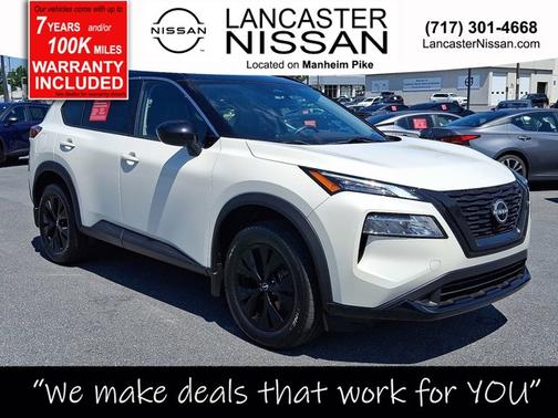 2 Tone White / Black Roof 2023 Nissan Rogue SV