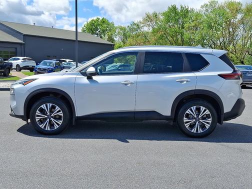 Brilliant Silver Metallic 2023 Nissan Rogue SV