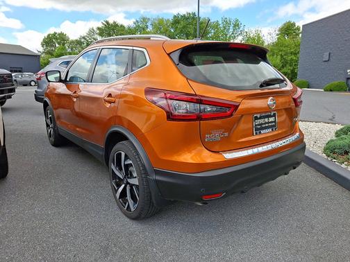 Monarch Orange 2022 Nissan Rogue Sport SL