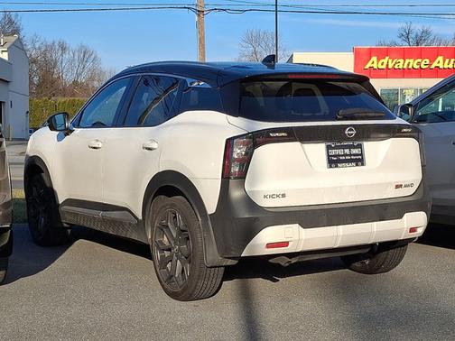 2025 Nissan Kicks SR