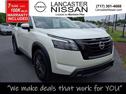 White 2023 Nissan Pathfinder SV