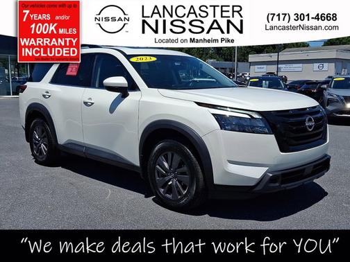 White 2023 Nissan Pathfinder SV