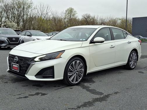 White 2023 Nissan Altima 2.5 SL