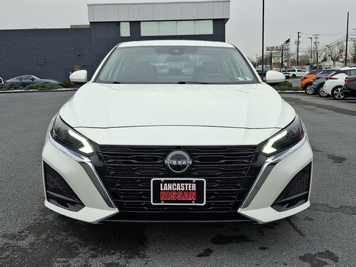 White 2023 Nissan Altima 2.5 SL