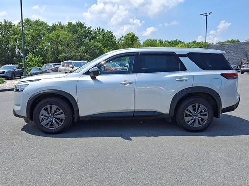 2024 Nissan Pathfinder S
