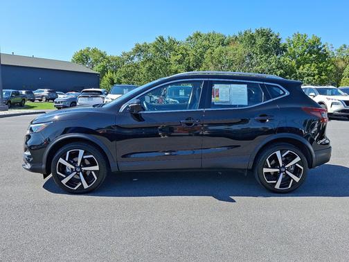 2022 Nissan Rogue Sport SL