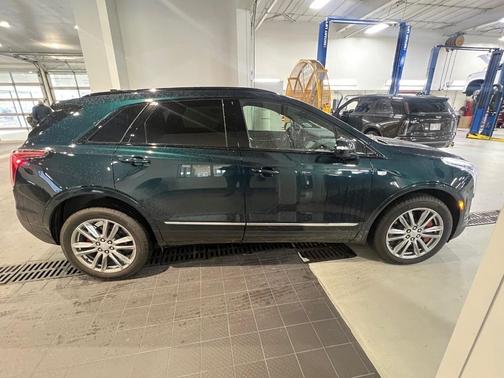 2025 Cadillac XT5 Sport