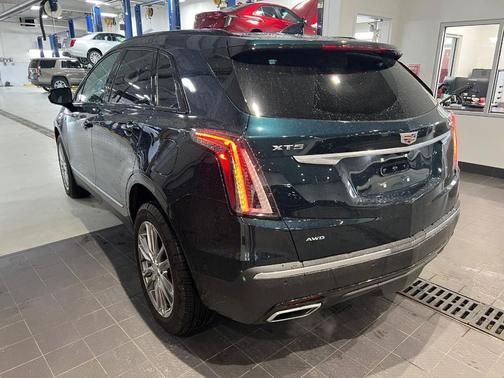 2025 Cadillac XT5 Sport