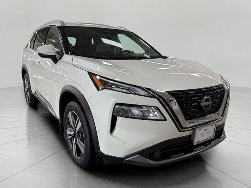 Pearl White Tricoat 2023 Nissan Rogue SL