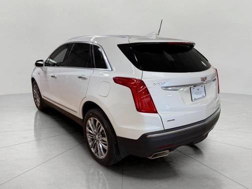 Crystal White Tricoat 2017 Cadillac XT5 Luxury