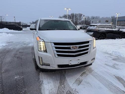 2017 Cadillac Escalade Luxury