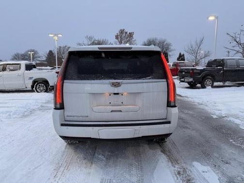 2017 Cadillac Escalade Luxury
