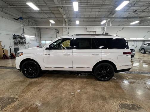2023 Lincoln Navigator Reserve