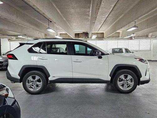 2022 Toyota RAV4 Hybrid LE
