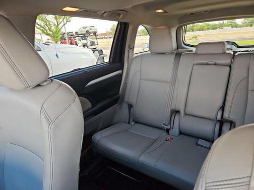 Predawn Gray Mica 2016 Toyota Highlander XLE