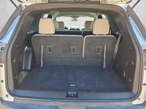 Silver Ice Metallic 2022 Chevrolet Traverse LS