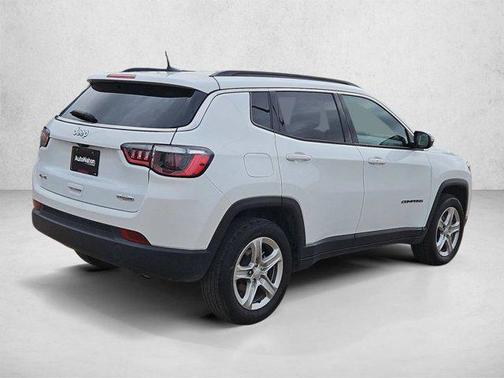 Bright White Clearcoat 2024 Jeep Compass Latitude
