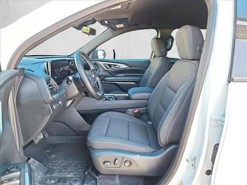 Summit White 2026 Chevrolet Traverse LT