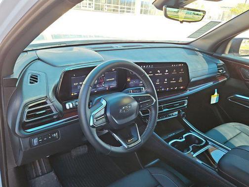 Polar White Tricoat 2026 Chevrolet Traverse AWD Z71