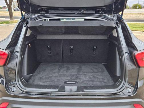 Mosaic Black Metallic 2025 Chevrolet Trax LT
