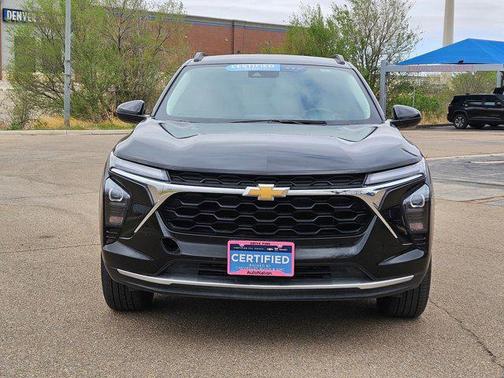 Mosaic Black Metallic 2025 Chevrolet Trax LT